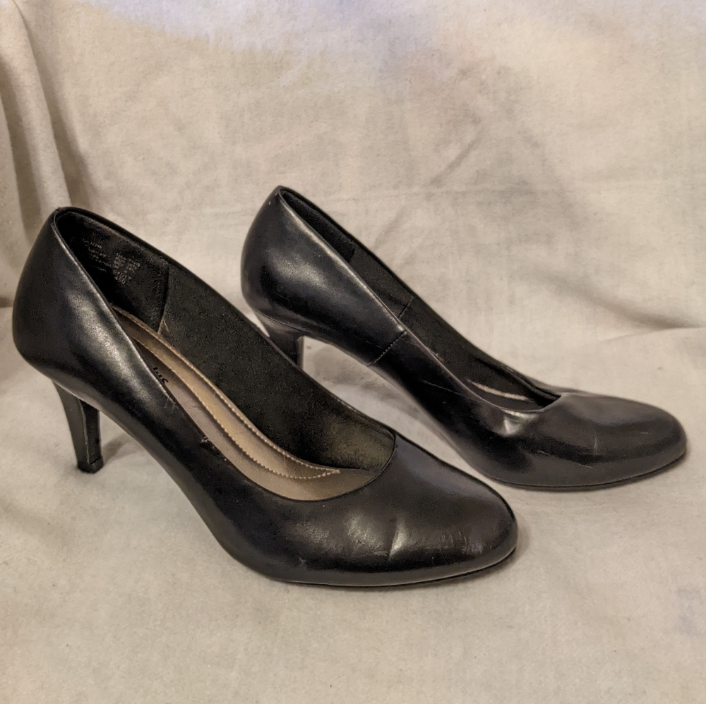 Predictions Comfort Plus Women's Pump Heel Shoe